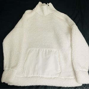White fleece side zipper pullover sweater . Te Verde brand new never worn.